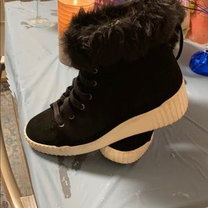 Low top boots with fur faux